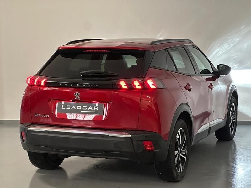 Usado Peugeot e-2008 100 kW (136 HP) 2021 Vermelho SUV