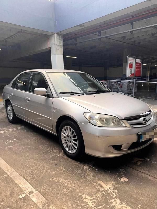 Usado Honda Civic 110 HP (80 kW) 2003 Cinzento Sedan