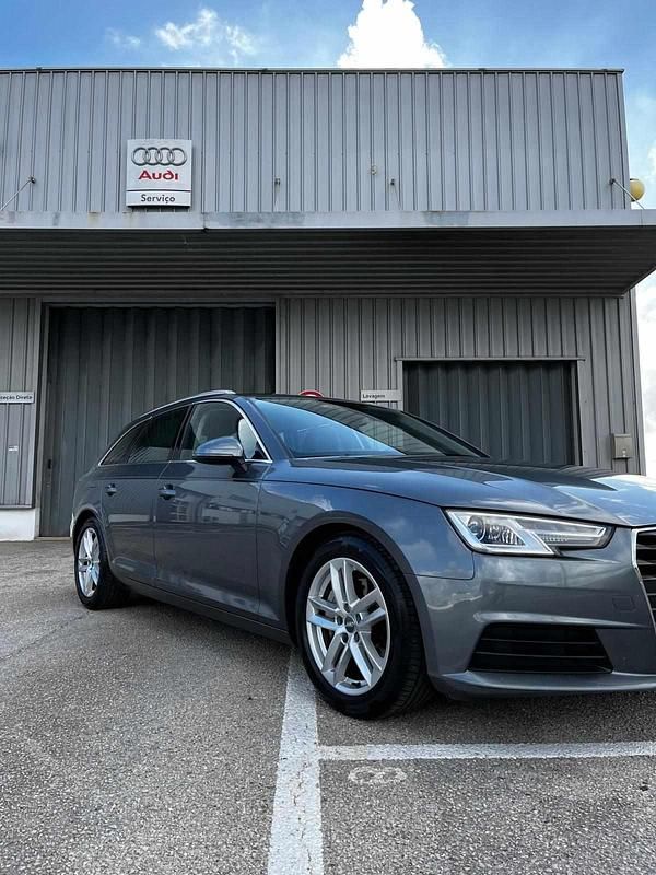 Usado Audi A4 190 HP (139 kW) 2017 Cinzento Carrinha