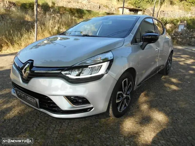 Cinzento Usado 2019 Renault Clio IV LIMITED | € 16.990 (Caro) - Imagem 1/4