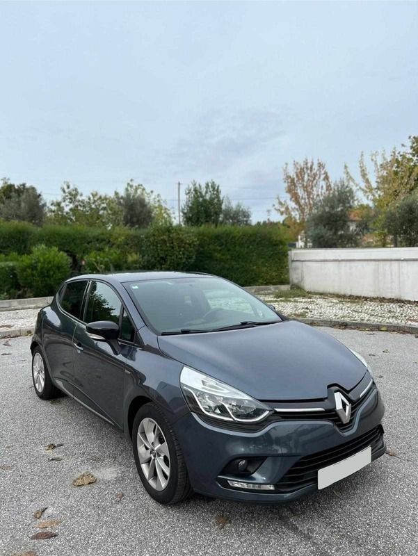Cinzento Usado 2018 Renault Clio IV Citadino | € 13.500 (Preço justo) - Imagem 1/4