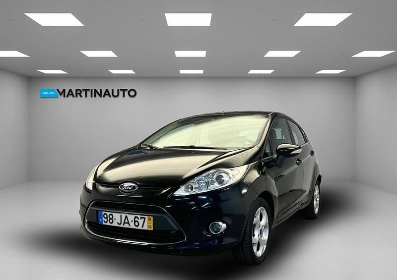 Preto Usado 2004 Ford Fiesta Trend Citadino | € 6.990 - Imagem 1/4