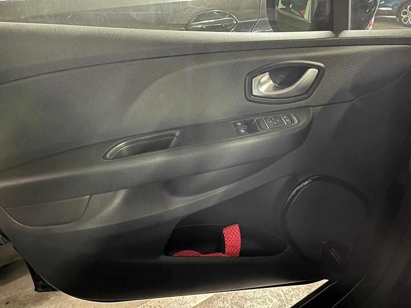 Usado Renault Clio IV 90 HP (66 kW) 2016 Preto Citadino