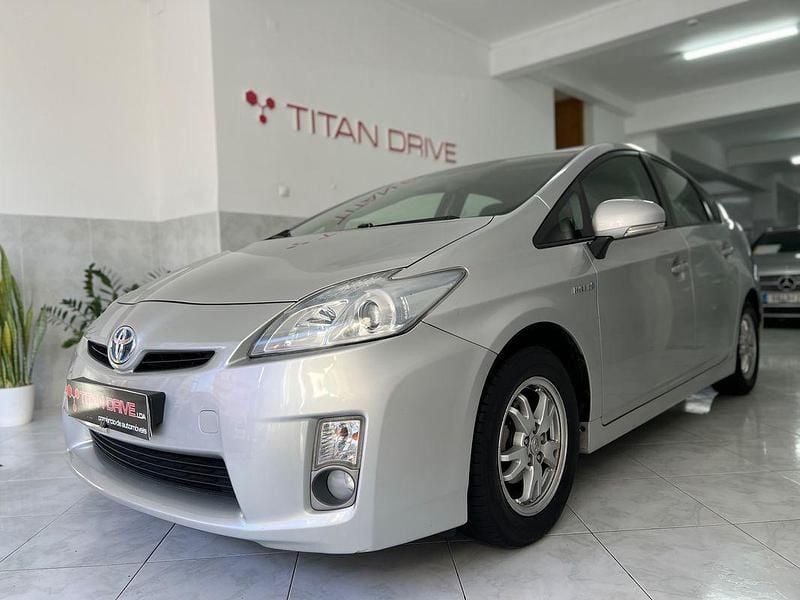 Cinza Usado 2010 Toyota Prius Premium Sedan | € 9.990 - Imagem 1/4