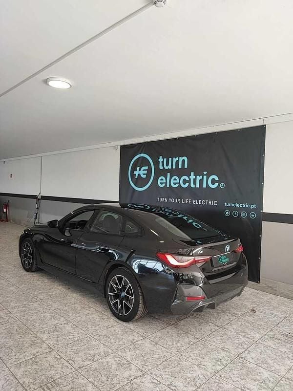 Usado BMW i4 250 kW (340 HP) 2023 Preto Sedan