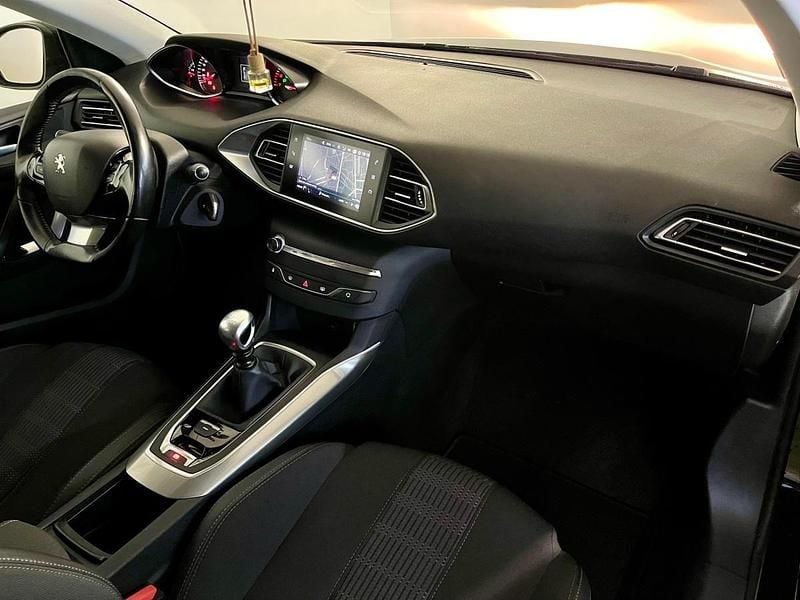 Usado Peugeot 308 SW 130 HP (95 kW) 2019 Preto Carrinha