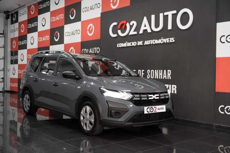 Cinza Usado 2023 Dacia Jogger Extreme Monovolume | € 18.900 (Preço justo) - Imagem 1/4