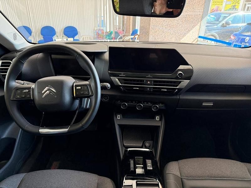 Usado Citroën e-C4 Shine 100 kW (136 HP) 2022 Preto Sedan