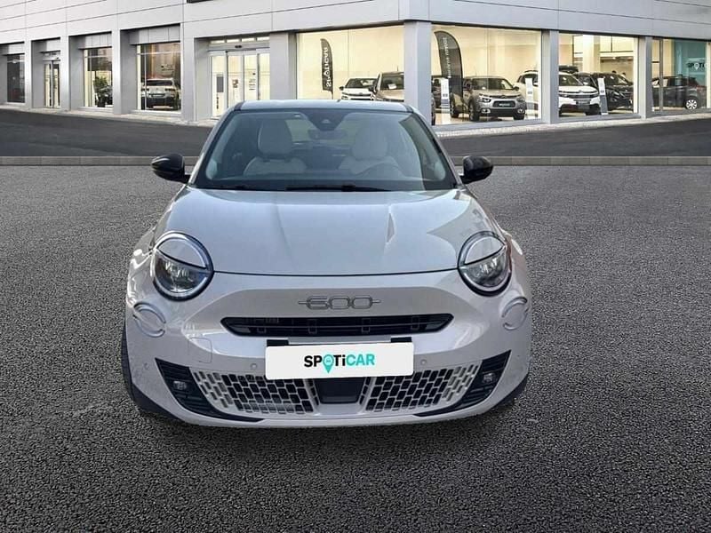 Bege Usado 2024 Fiat 600 SUV | € 22.900 (Bom preço) - Imagem 1/1