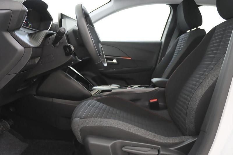 Usado Peugeot e-208 100 kW (136 HP) 2023 Branco Citadino