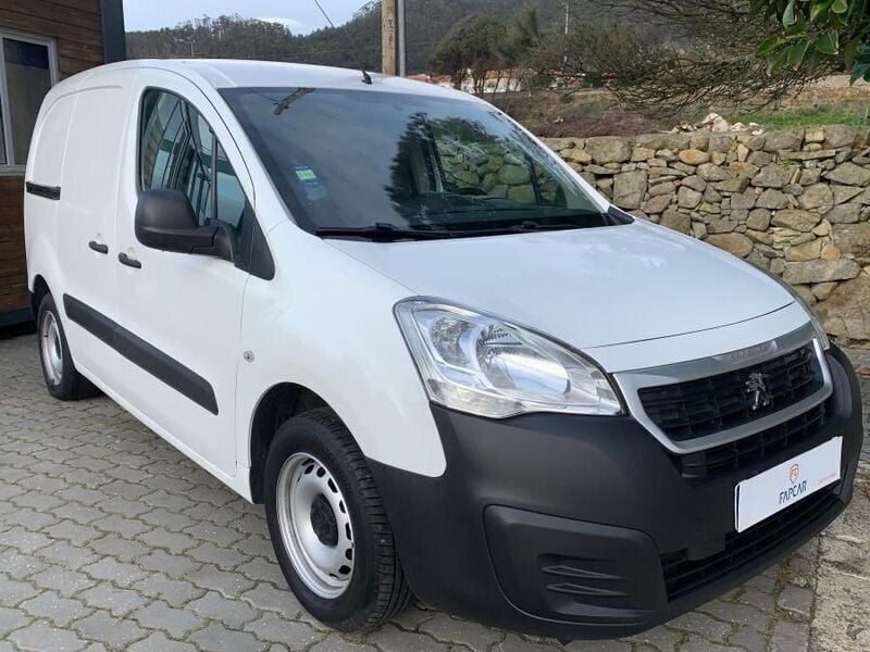 Branco Usado 2018 Peugeot Partner Monovolume | € 13.890 (Preço justo) - Imagem 1/4