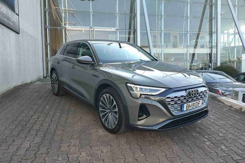 Cinzento Usado 2024 Audi e-tron SUV | € 70.990 - Imagem 1/4