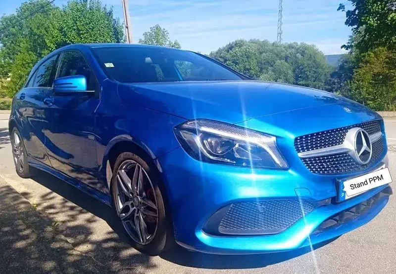 Usado Mercedes A180 AMG line 109 HP (80 kW) 2016 Azul