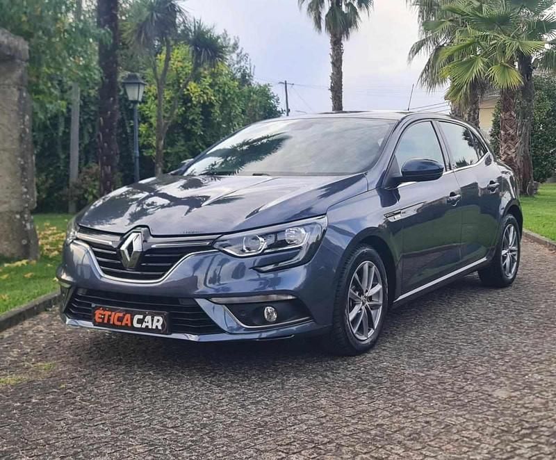 Cinza Usado 2018 Renault Mégane IV LIMITED Sedan | € 14.500 (Preço justo) - Imagem 1/4