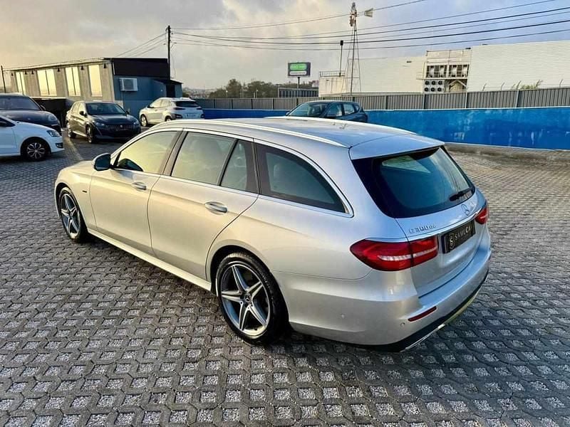 Usado Mercedes E300 AMG line 306 HP (225 kW) 2019 Cinza Carrinha
