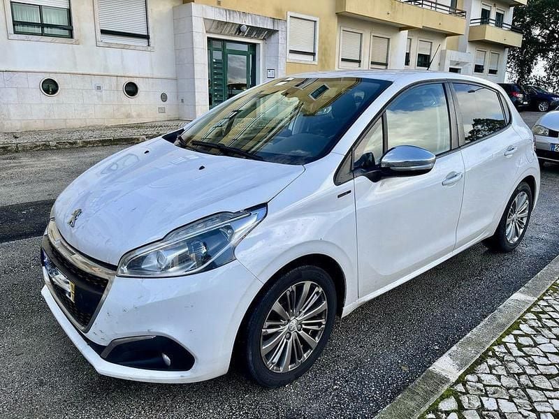 Usado 2019 Peugeot 208 Signature Sky Citadino | € 5.750 (Super Preço) - Imagem 1/4