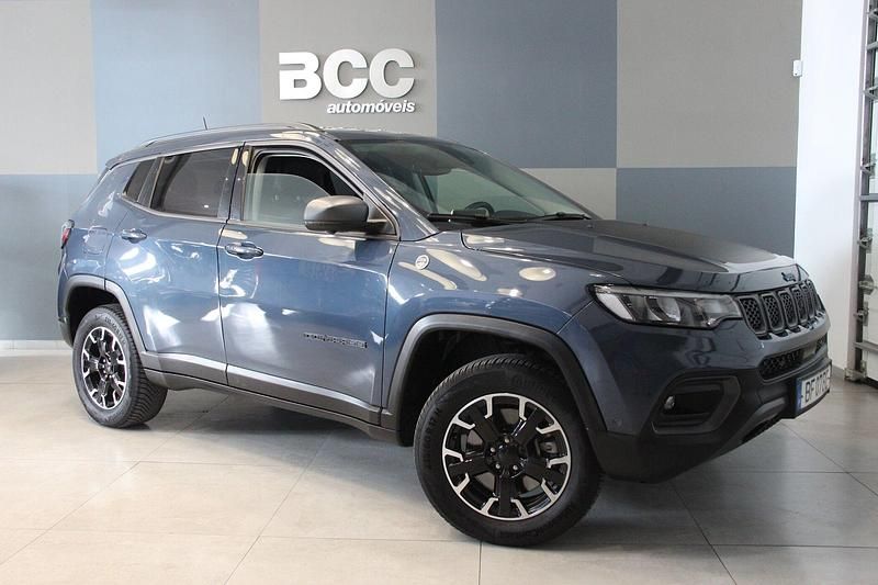 Azul Usado 2021 Jeep Compass Night Eagle SUV | € 23.990 - Imagem 1/4