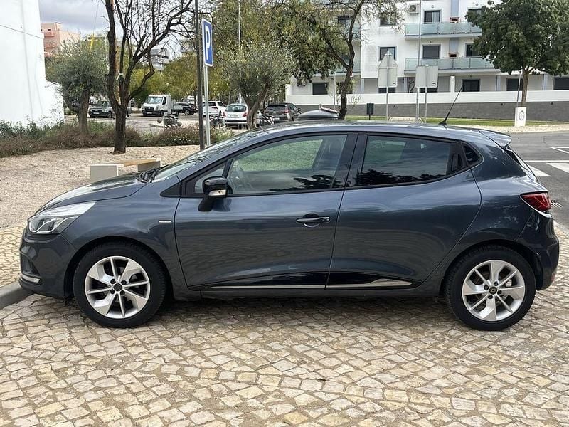 Usado 2018 Renault Clio IV Sedan | € 9.750 (Preço justo) - Imagem 1/4