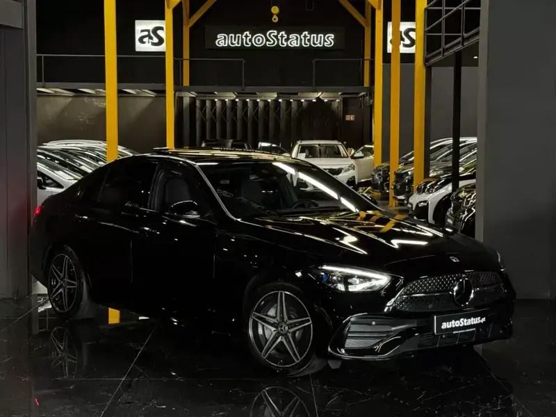 Preto Usado 2023 Mercedes C300e AMG Sedan | € 59.990 - Imagem 1/4