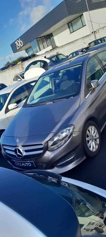 Branco Usado 2016 Mercedes A160 Citadino | € 15.900 (Preço justo) - Imagem 1/4