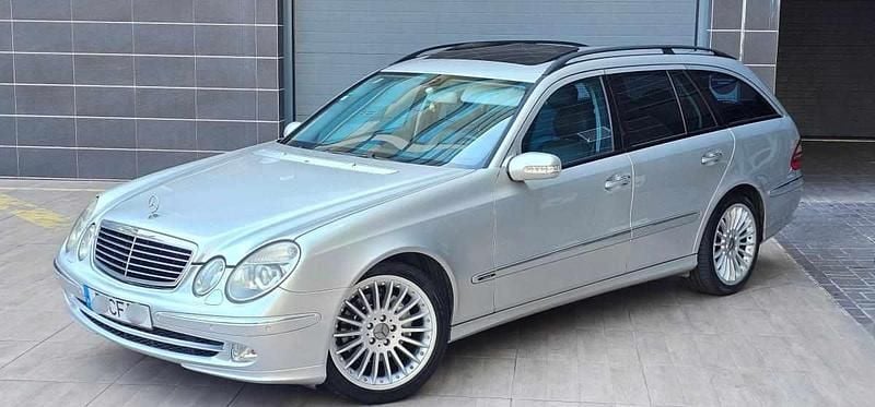Cinzento Usado 2004 Mercedes E320 Carrinha | € 12.300 - Imagem 1/4