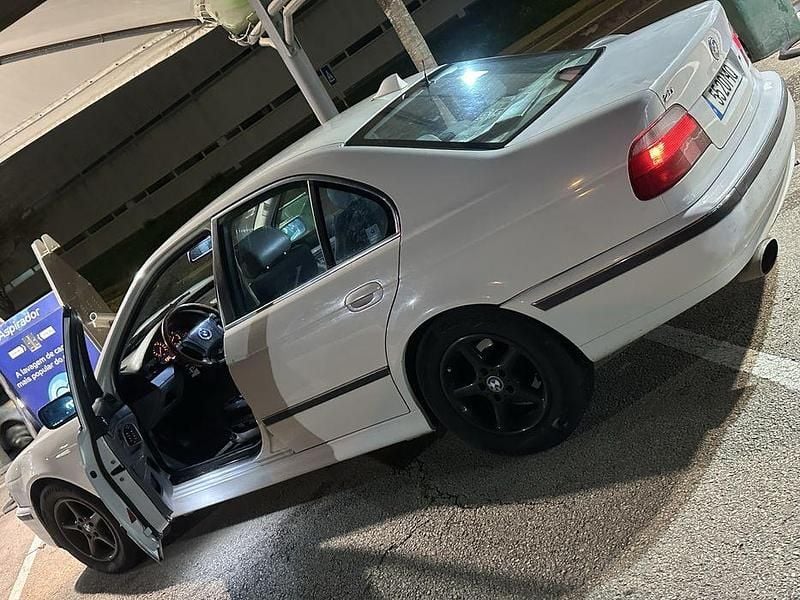 Usado 1999 BMW 520 | € 2.200 - Imagem 1/4