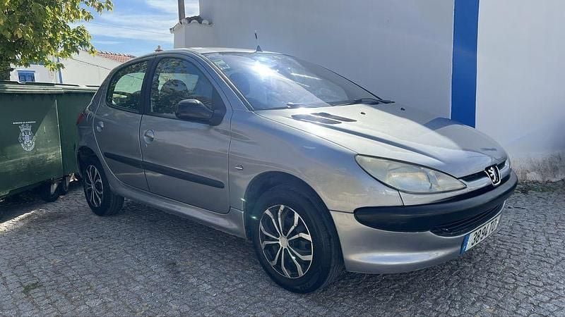 Usado 2002 Peugeot 206 Sedan | € 1.500 - Imagem 1/4