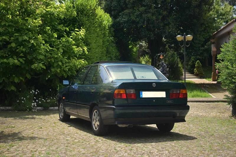 Usado Lancia Dedra 105 HP (77 kW) 1992 Verde Sedan