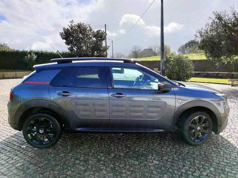 Usado Citroën C4 Cactus PureTech 82 HP (60 kW) 2014 Cinzento Citadino