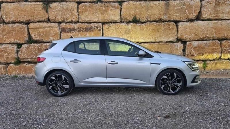 Usado Renault Mégane IV Intens 115 HP (84 kW) 2022 Cinza Citadino