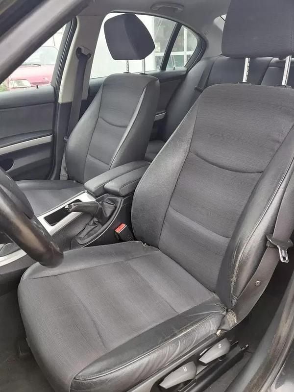 Usado BMW 318 143 HP (105 kW) 2008 Preto Sedan