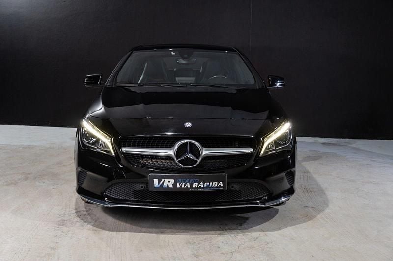 Usado Mercedes CLA180 Urban 109 HP (80 kW) 2017 Preto Sedan