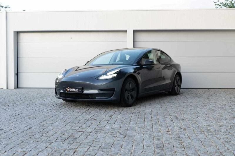 Cinzento Usado 2021 Tesla Model 3 Standard Range Plus Sedan | € 26.500 (Preço justo) - Imagem 1/4