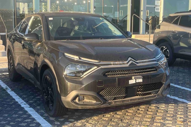 Preto Novo 2024 Citroën e-C4 Sedan | € 35.000 - Imagem 1/4