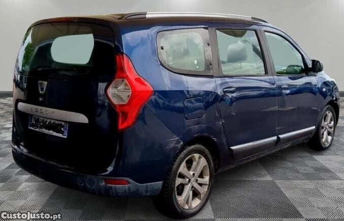 Azul Usado 2015 Dacia Lodgy Monovolume | € 6.500 - Imagem 1/1