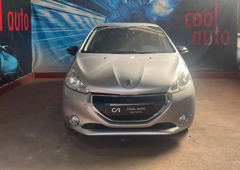 Usado Peugeot 208 Active 82 HP (60 kW) 2013 Cinza prata Citadino