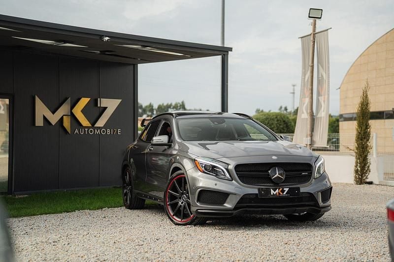 Cinza Usado 2015 Mercedes GLA45 AMG AMG SUV | € 34.990 - Imagem 1/4