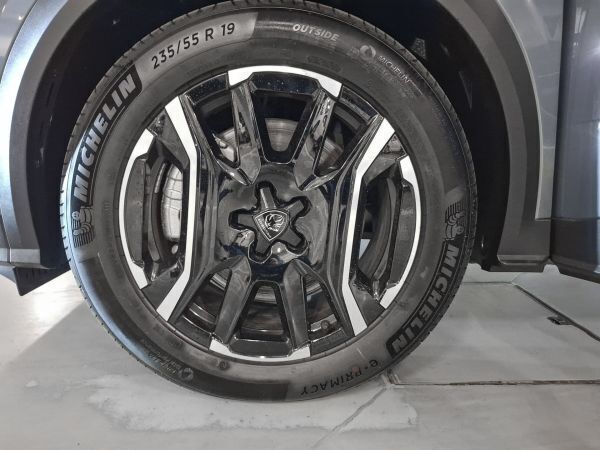 Azul Usado 2025 Peugeot 5008 Monovolume | € 42.490 - Imagem 1/4