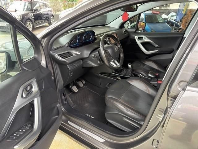 Usado Peugeot 2008 83 HP (61 kW) 2016 Cinzento SUV