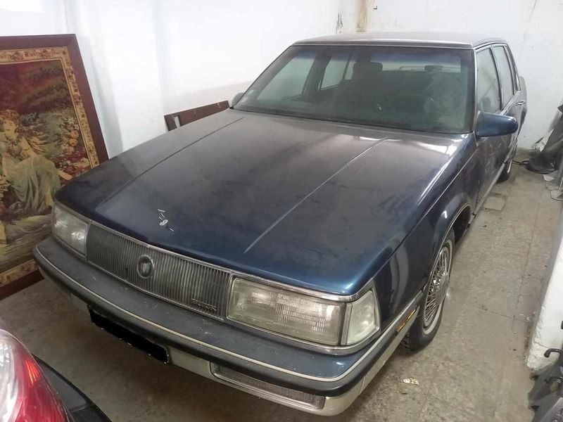 Azul Usado 1988 Cadillac Fleetwood Sedan | € 15.000 - Imagem 1/4