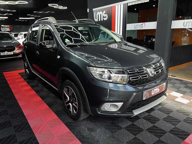 Usado Dacia Sandero Stepway 101 HP (74 kW) 2021 Cinza
