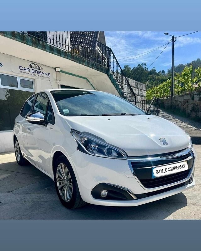 Branco Usado 2018 Peugeot 208 Citadino | € 11.490 (Preço justo) - Imagem 1/4