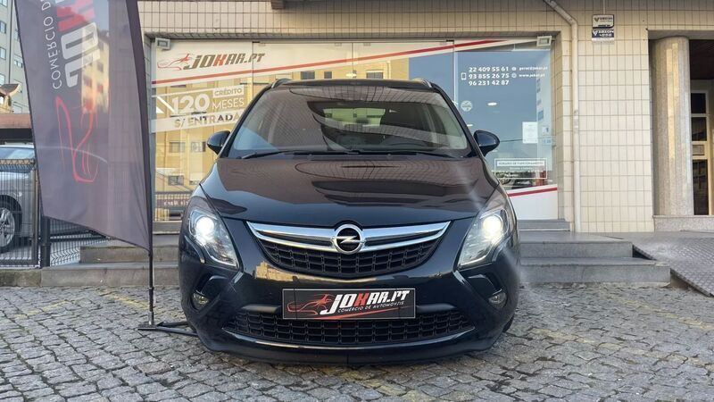 Preto Usado 2012 Opel Zafira Tourer Innovation Monovolume | € 10.490 - Imagem 1/4