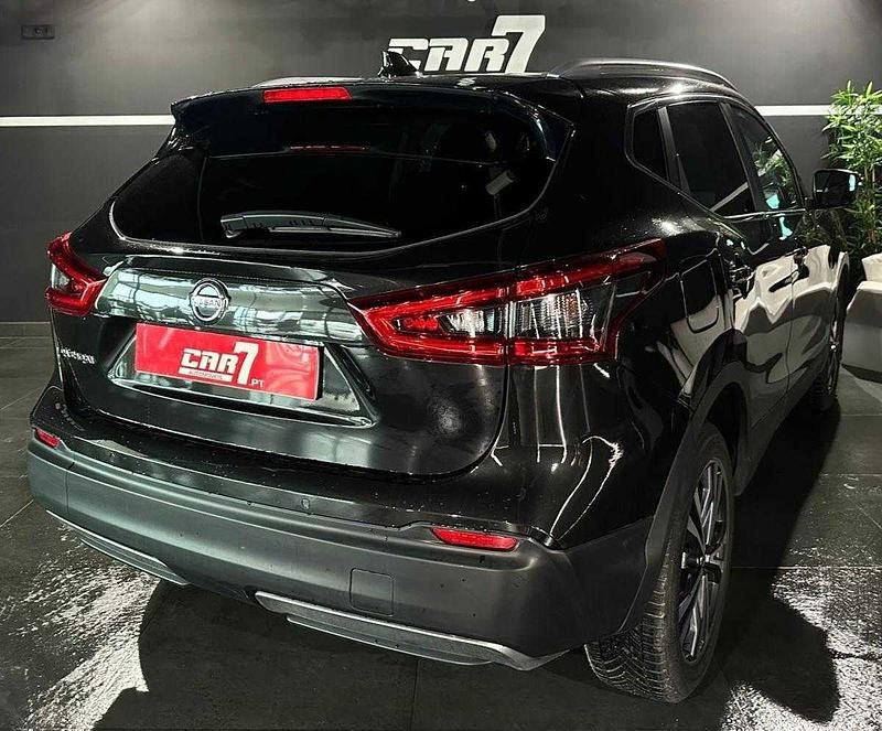 Usado Nissan Qashqai N-Connecta 110 HP (80 kW) 2018 Preto SUV