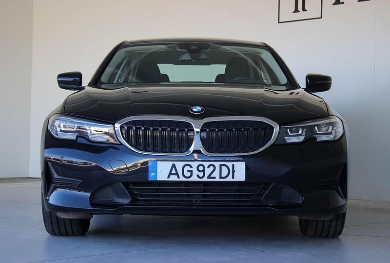 Preto Usado 2021 BMW 330 Sedan | € 29.400 (Preço justo) - Imagem 1/4
