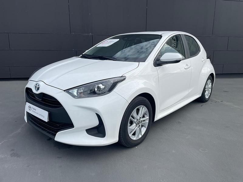 Branco (sólida) Usado 2024 Toyota Yaris Comfort Citadino | € 24.750 (Preço justo) - Imagem 1/2