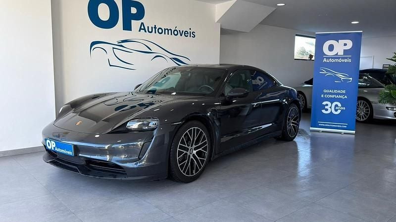 Cinza Usado 2022 Porsche Taycan Sedan | € 65.950 (Bom preço) - Imagem 1/4