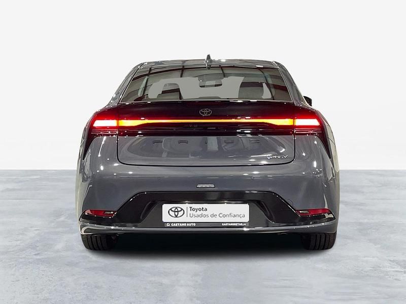 Usado Toyota Prius Luxury 223 HP (164 kW) 2024 Cinza (pintura metalizada) Citadino