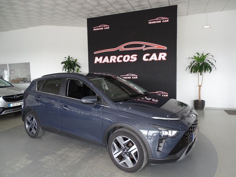 Cinzento Usado 2022 Hyundai Bayon Premium SUV | € 19.400 (Preço elevado) - Imagem 1/4