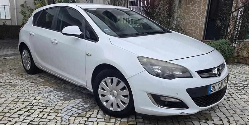 Usado Opel Astra 110 HP (80 kW) 2012 Branco Citadino